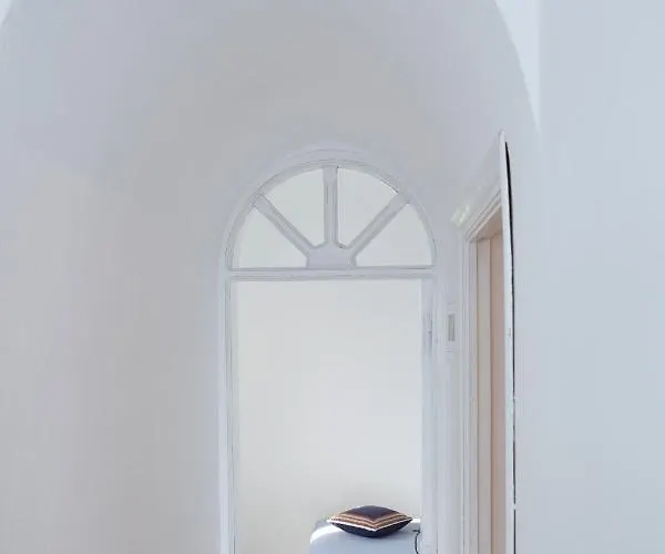 Altana Heritage Imerovigli (Santorini)